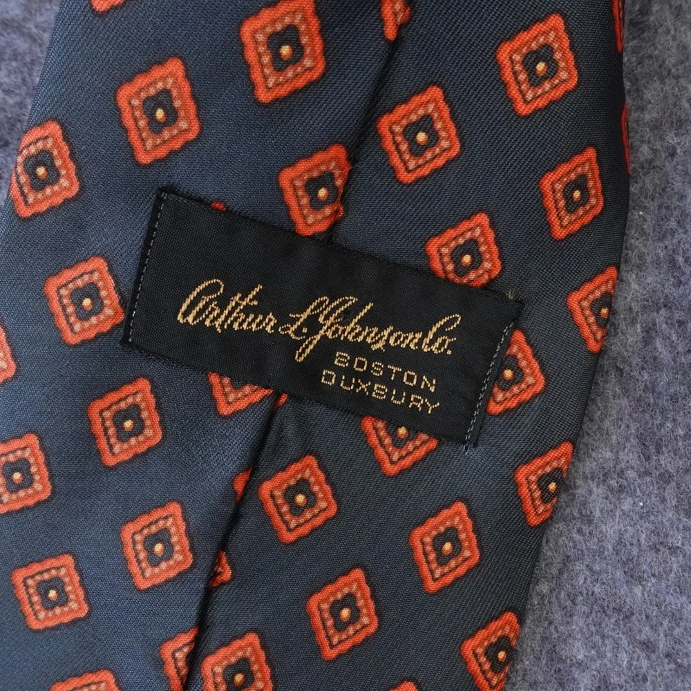 Arthur L Johnson Co Boston Mens Geometric Medallion Silk Tie Navy Orange 58 Inch
